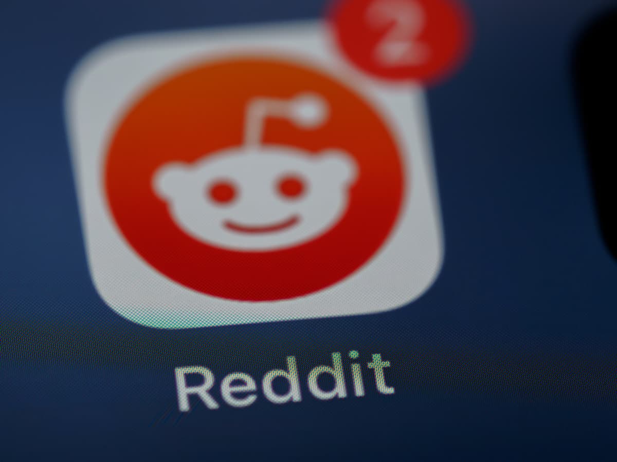 Reddit versus other platforms on key AI training dimensions