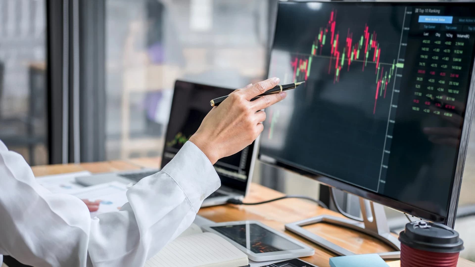 Intellectia.AI: 4,869% Traffic Growth From 330 to 16,400 Visitors - image 2